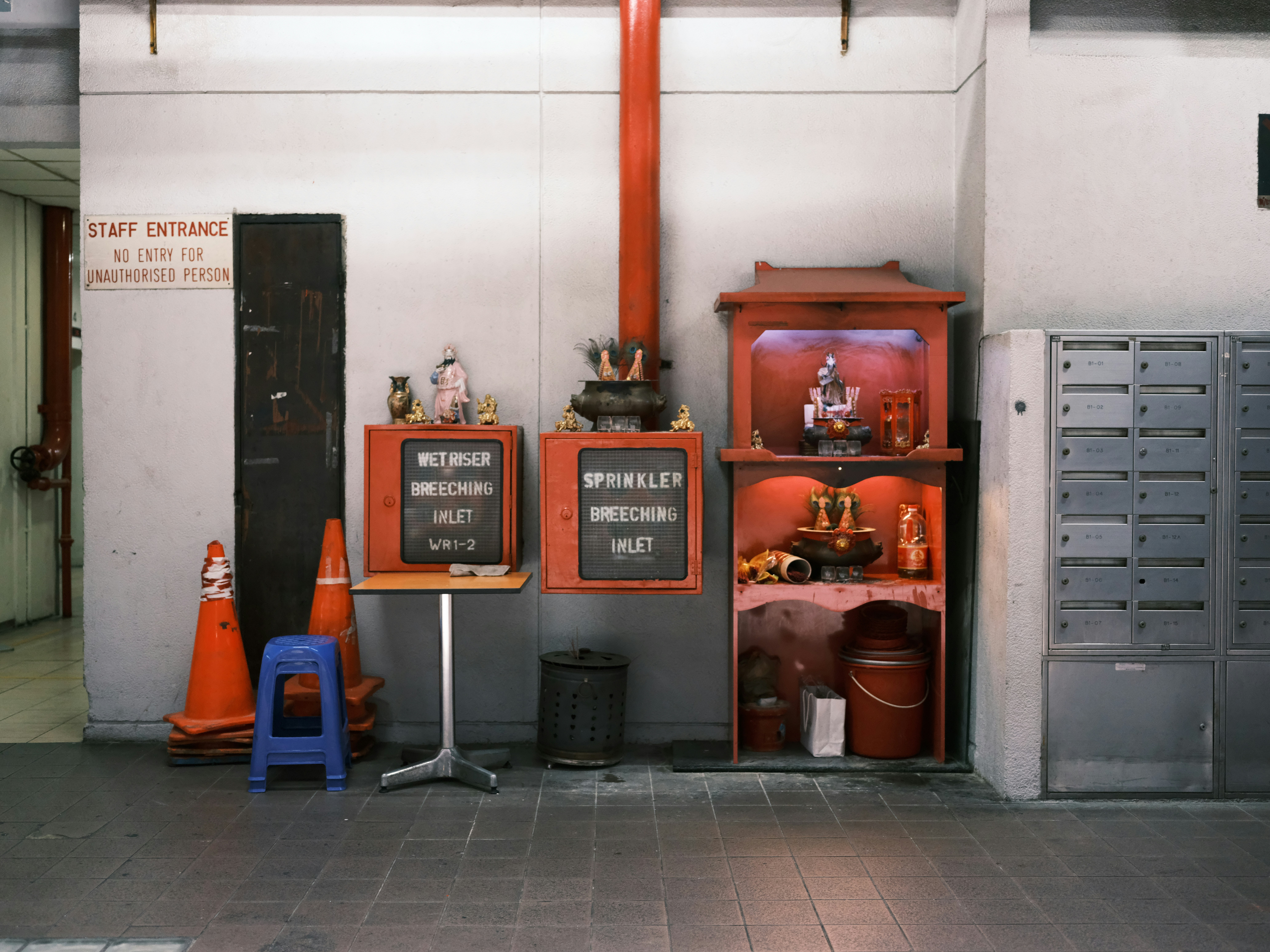 Vacuum cleaner stores professional modern aesthetic showcase highlighting portfolio excellence